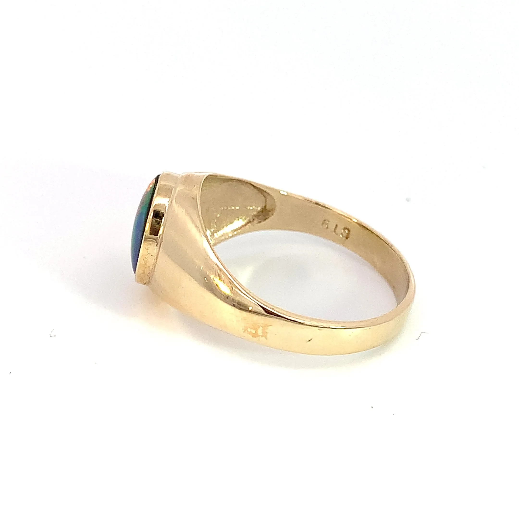 9kt Yellow Gold signet ring 10x8mm Opal triplet